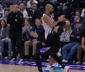 搞心态！努尔基奇贴防小手乱扫领防守犯规 戈贝尔一个肘击吃T