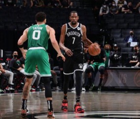 季后赛首胜纳什苦瓜脸 纯天赋碾压篮网赢得不漂亮