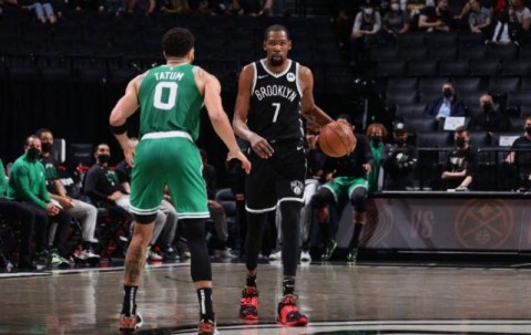 季后赛首胜纳什苦瓜脸 纯天赋碾压篮网赢得不漂亮