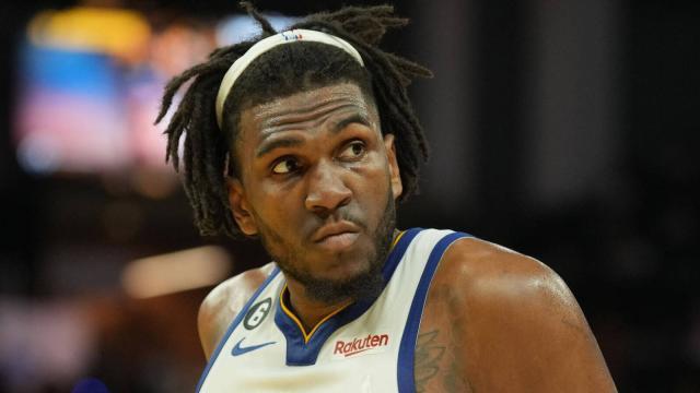 1710225430332038510.jpg kevon-looney-rebounding-unprecedented-level.jpg